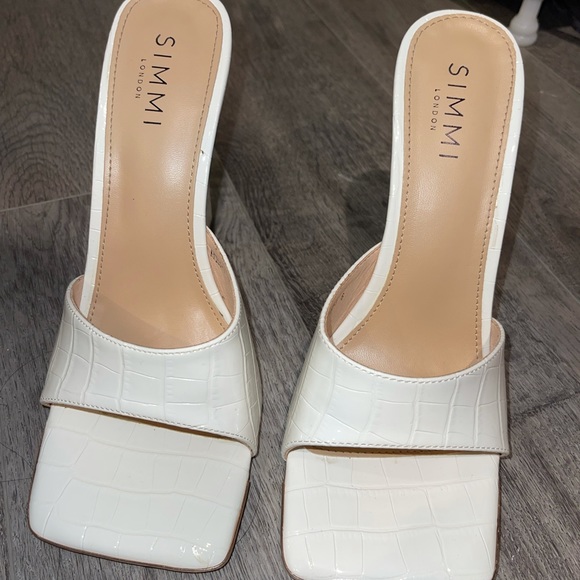 Brand new never worn heels - Picture 2 of 5